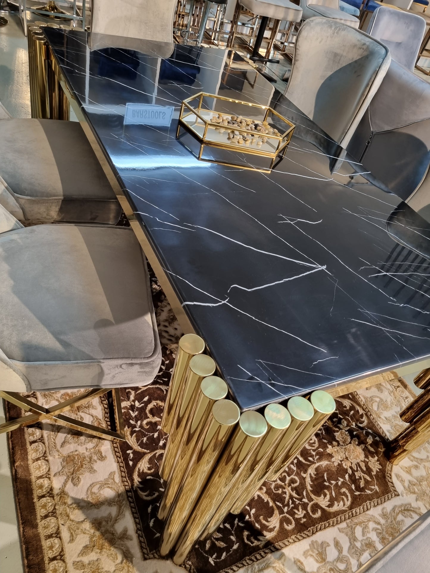 azalea marble dining table black/gold