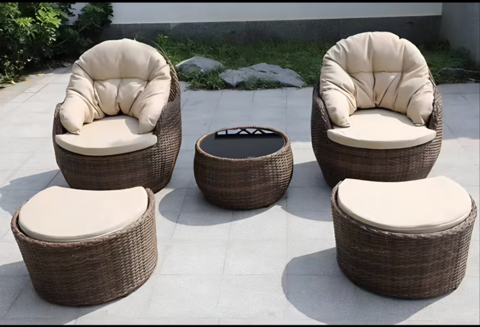 Outdoor Rattan lounger with ottoman 
