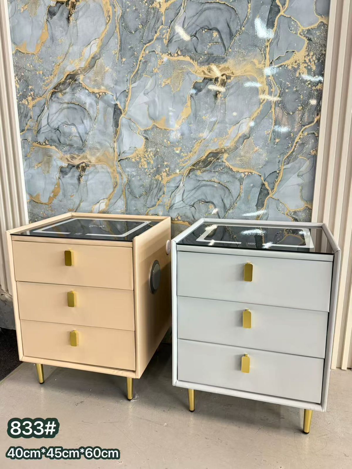 Sandro smart wireless charging pedestal